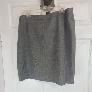 Semantiks Woman's Short Skirt, Size: 16 Color: Grey